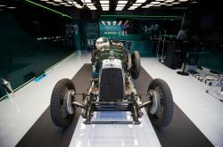 开云平台-阿斯顿马丁翻盘哈斯车队，塞恩斯统治全场的简单介绍