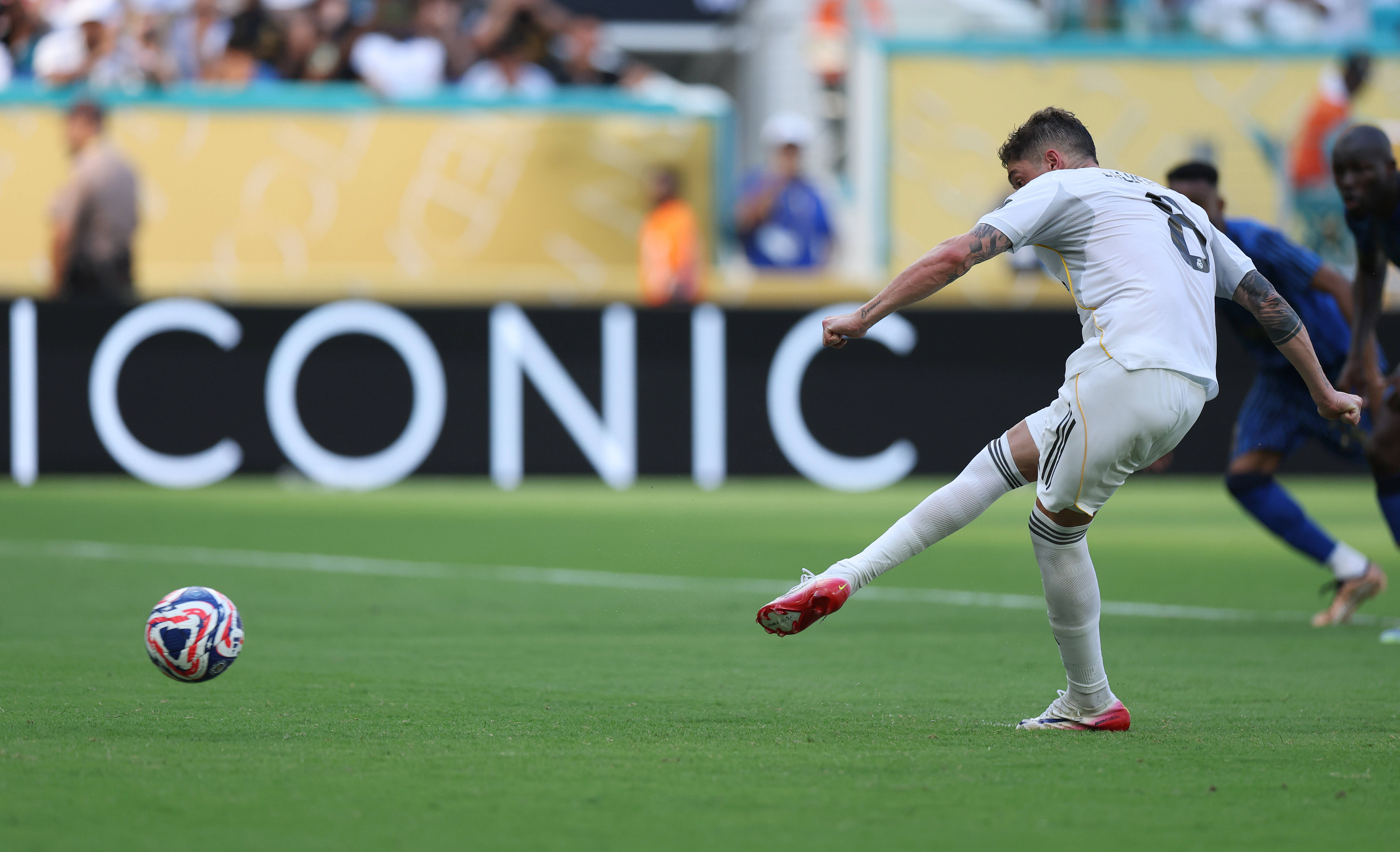 马德里德比收官，争议点球定胜负