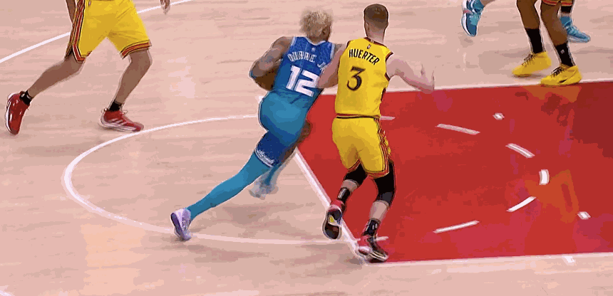 黄蜂遭遇不敌爵士，遭遇三连败的简单介绍