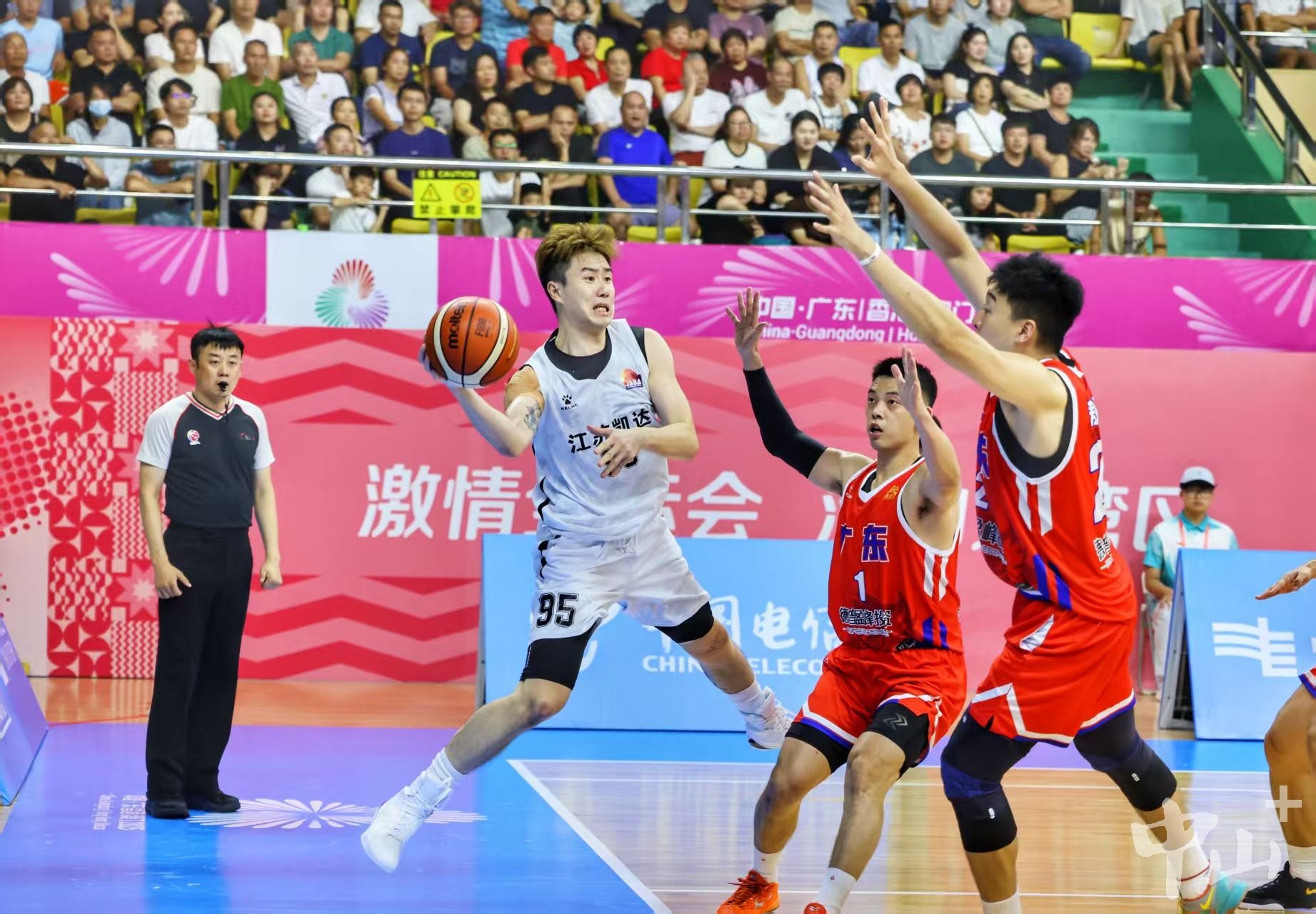 实时报道：最热门篮球对决即将上演的简单介绍