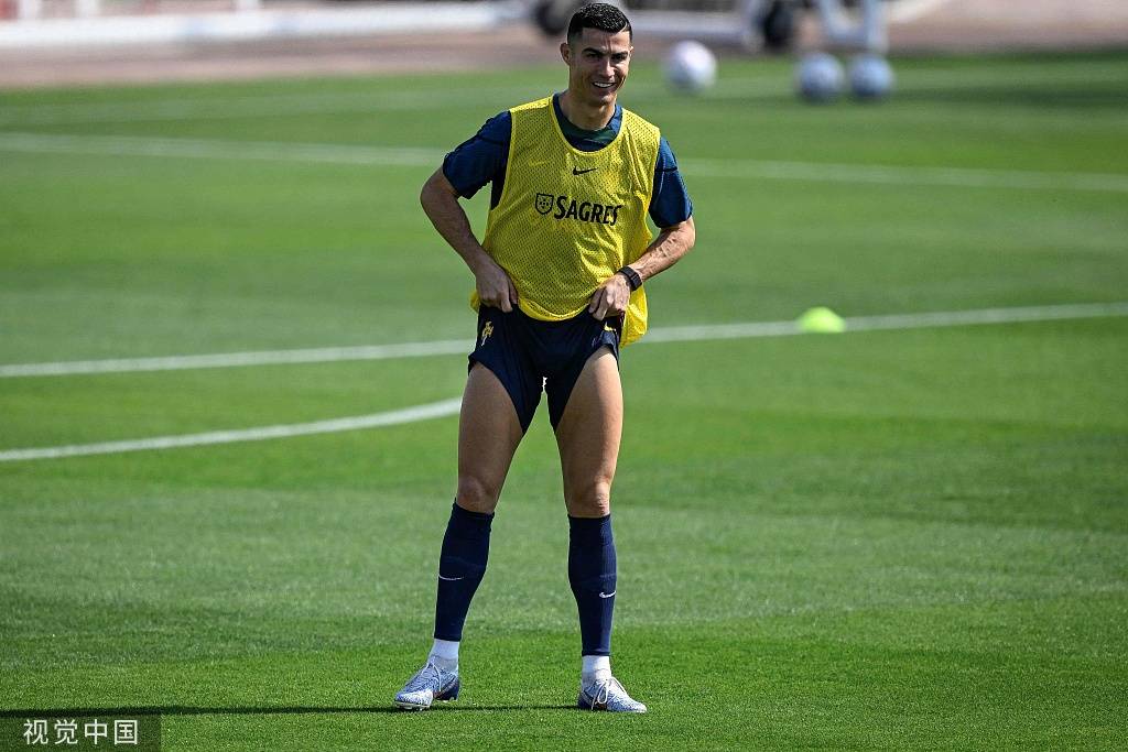 葡萄牙游泳运动员速度无法阻挡,夺冠 葡萄牙游泳运动员速度无法阻挡,夺冠