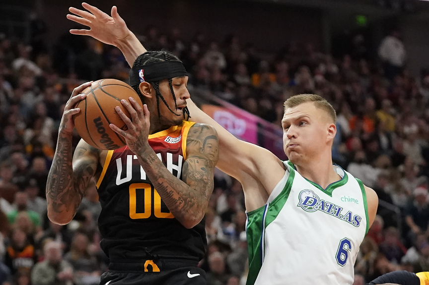 爵士险胜独行侠，萨姆·米切尔送出助攻