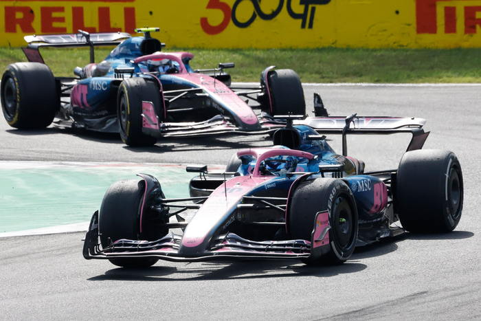 关于梅赛德斯逆转雷诺车队,汉密尔顿带队取胜的信息 关于梅赛德斯逆转雷诺车队,汉密尔顿带队取胜的信息